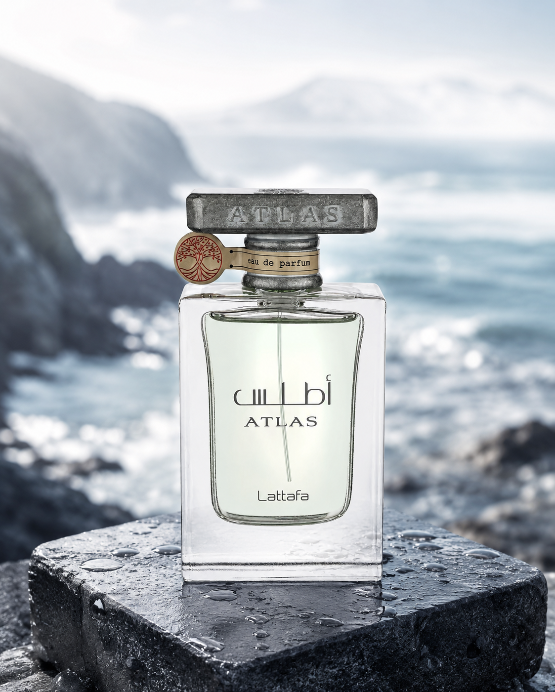 Flacone del profumo Lattafa Atlas Eau de Parfum 55ml in un’ambientazione elegante
