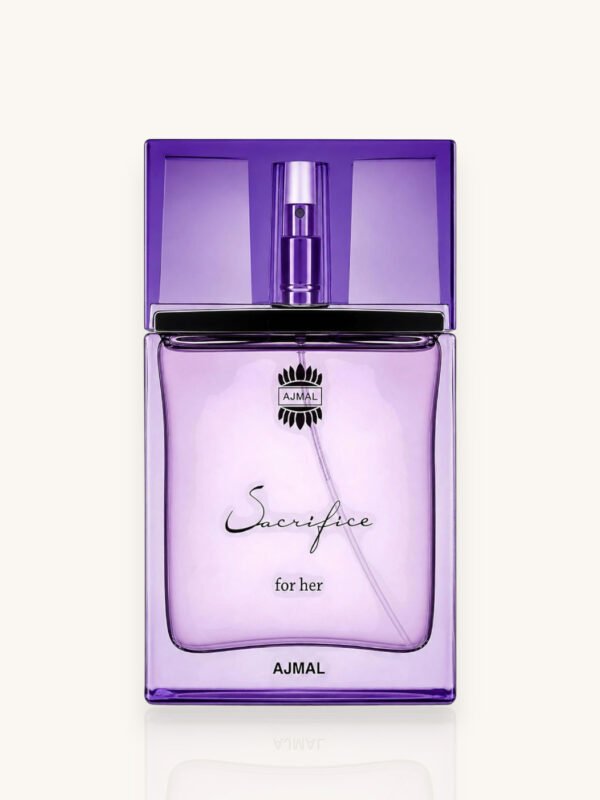 Ajmal Sacrifice for Her Eau de Parfum donna 50 ml, flacone rettangolare lilla con tappo viola trasparente, logo Ajmal e scritta Sacrifice, su sfondo bianco.